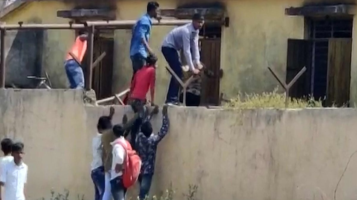 Caught On Camera: Students Cheating during Maharashtra Board Exam