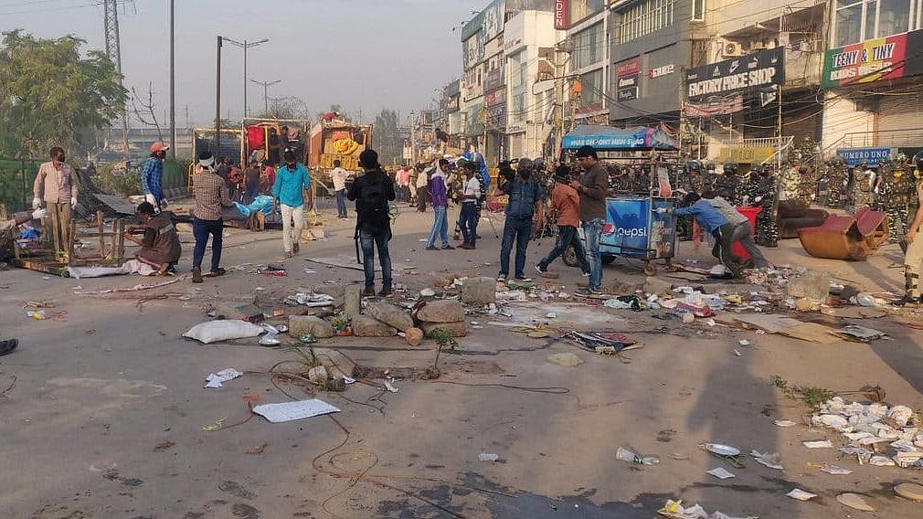 Protest site being cleared in the wake of coronavirus. 