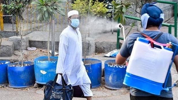 People from the Markaz building in Nizamuddin are being shifted to hospitals and quarantine centers. 