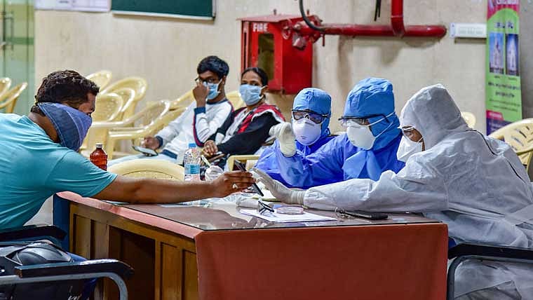 Doctors in PPE suit. 