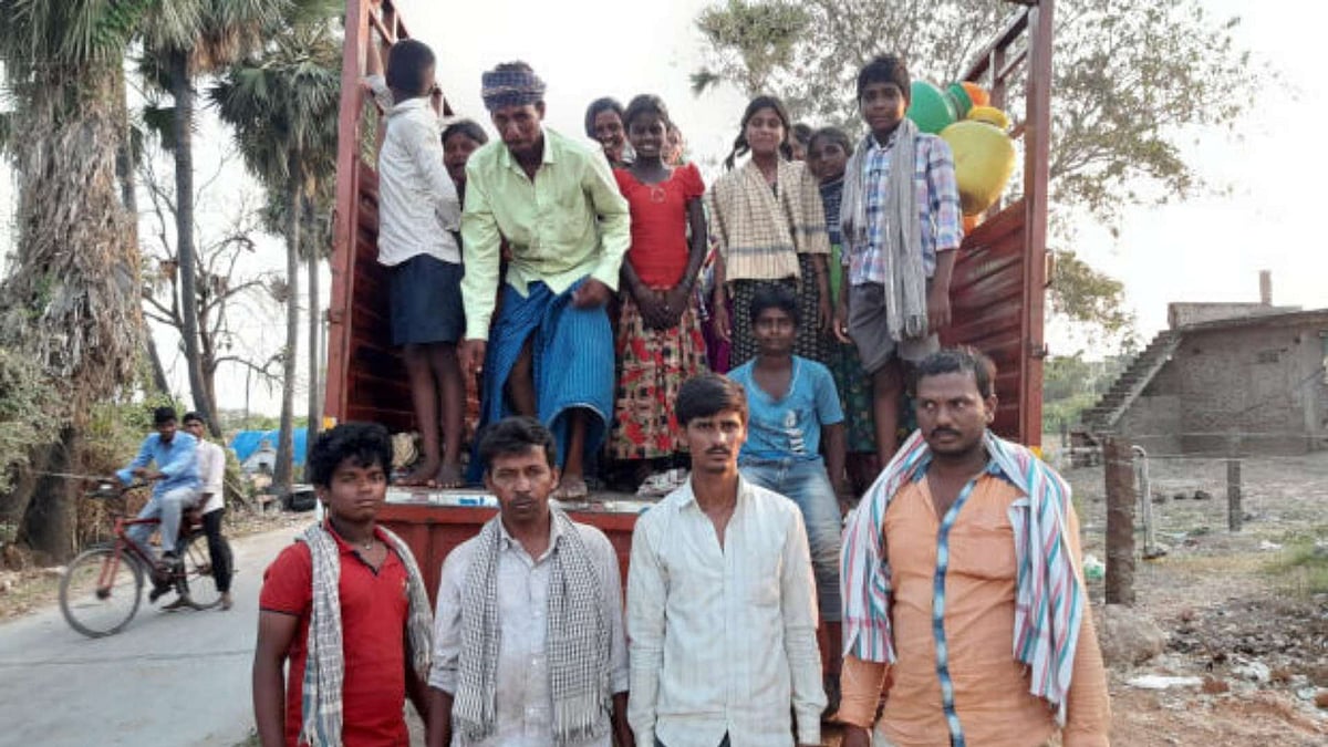 Guntur’s seasonal labourers on their way home were made to turn back by the police at the district border due to the COVID-19 lockdown. 