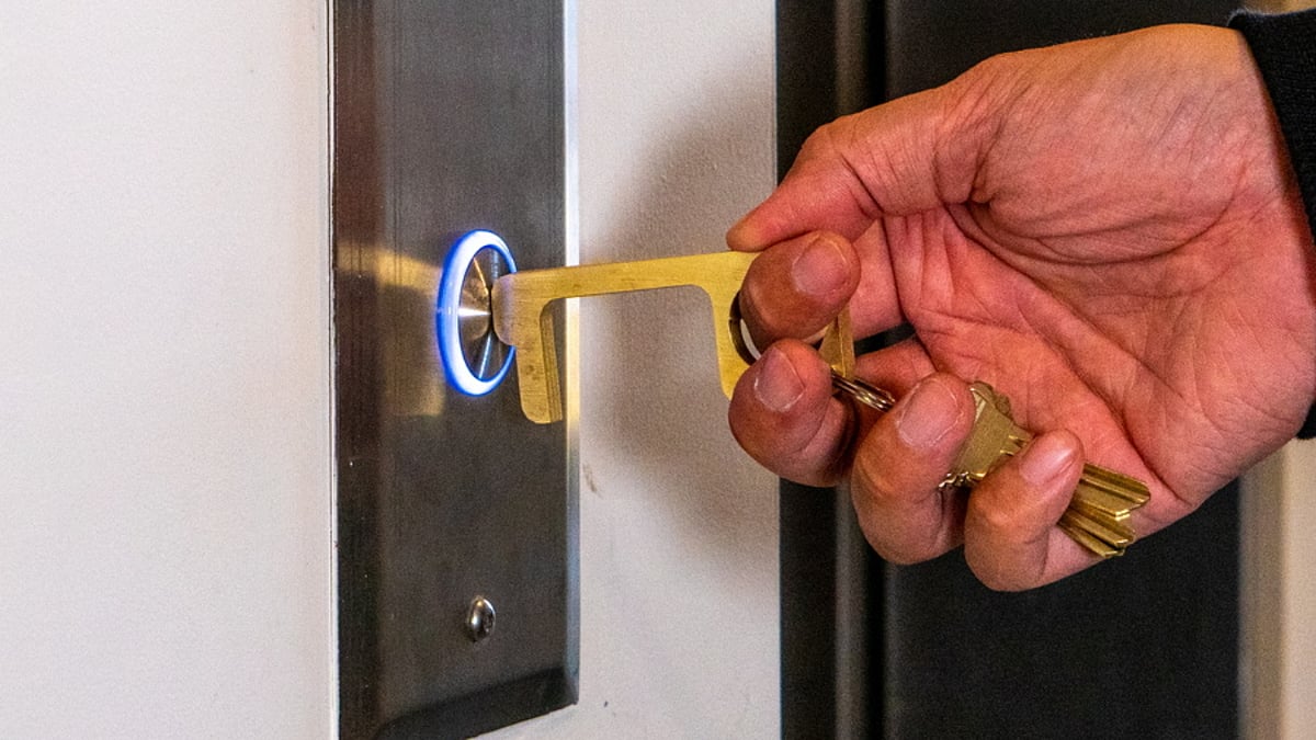 The Hygienehook can be used to push buttons.