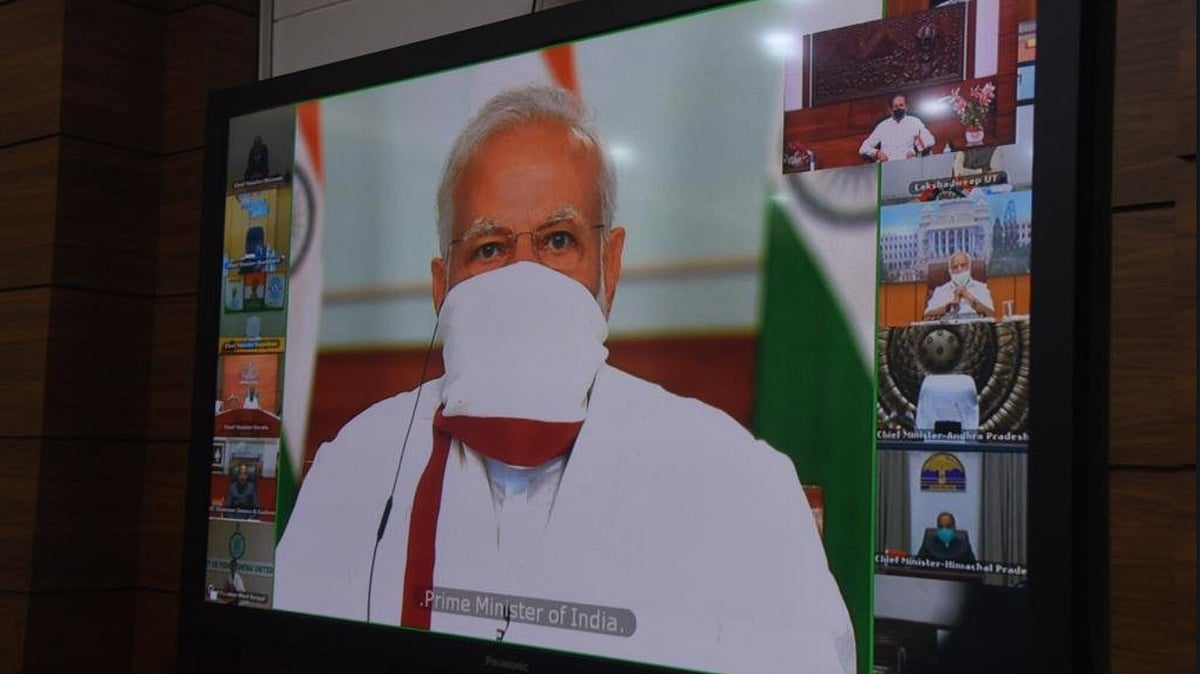 Modi interacting with CMs.