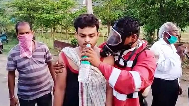 People living in the surrounding areas have been asked to move to safer locations, and to wear a wet mask as a safety precaution.