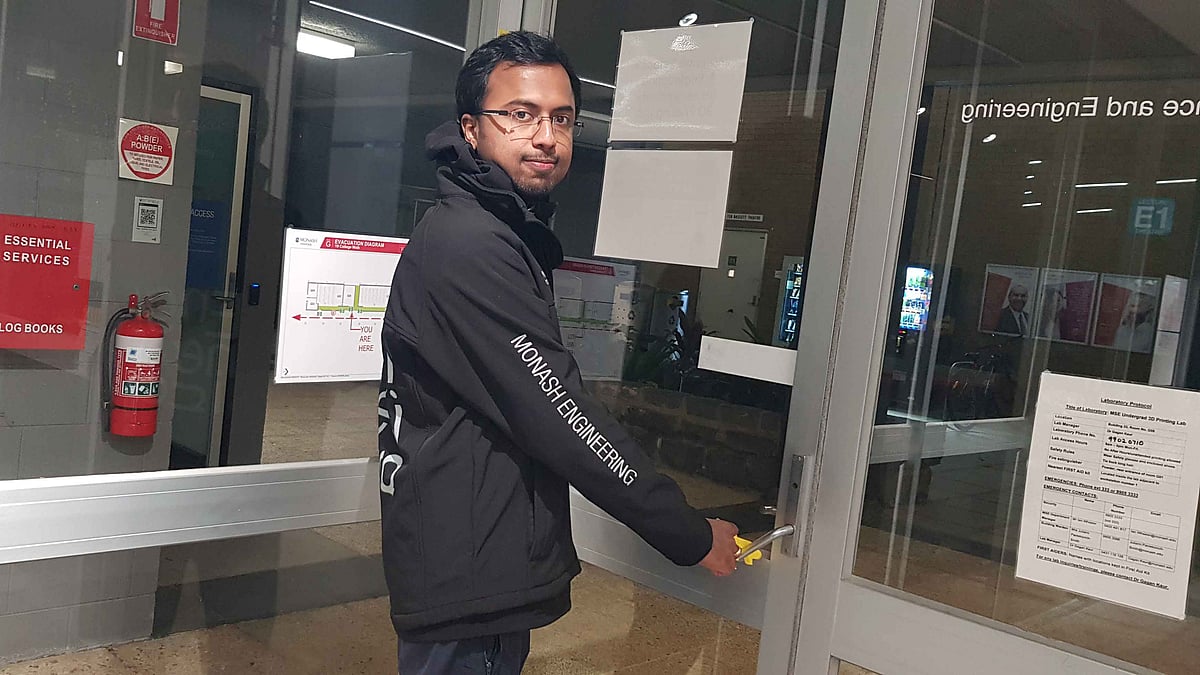 Muthu Vellayappan from Monash University in Australia using the smart Safety Key he invented and 3D printed.