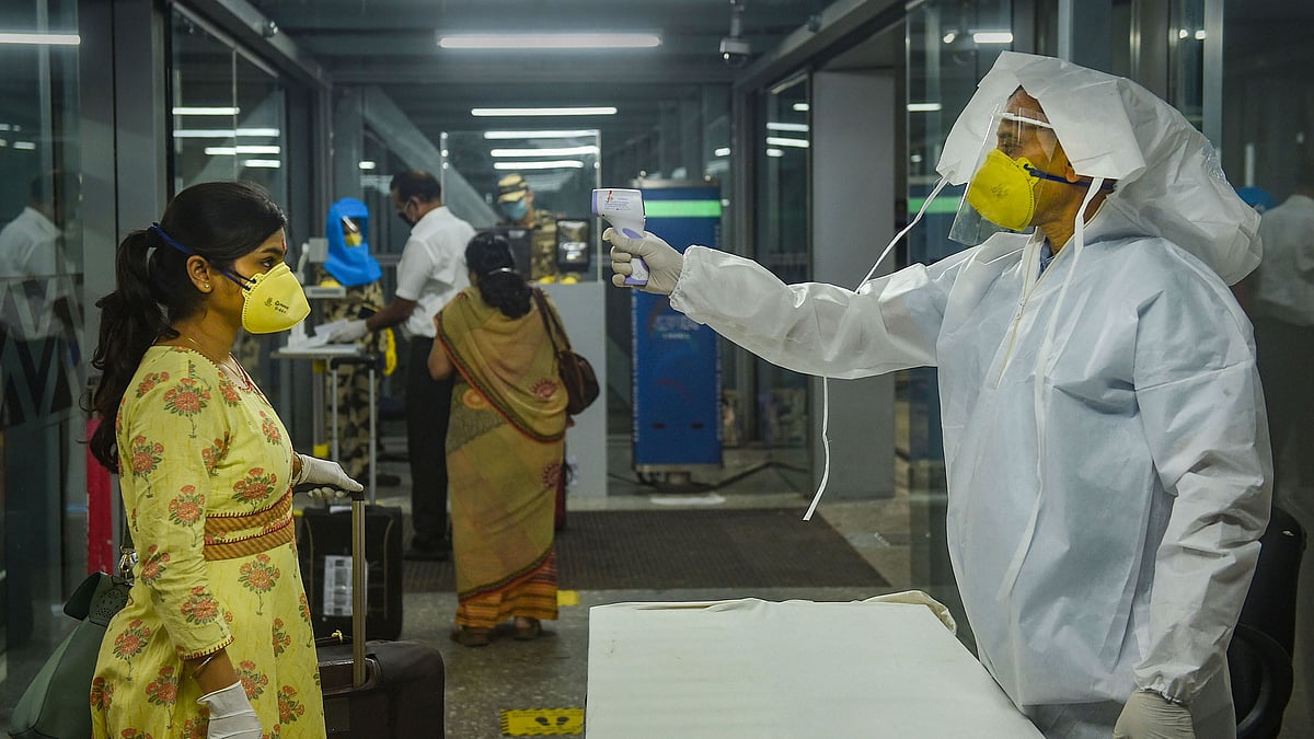 Medics screen passengers as they arrive at the airport to catch a flight. Image used for representational purposes.