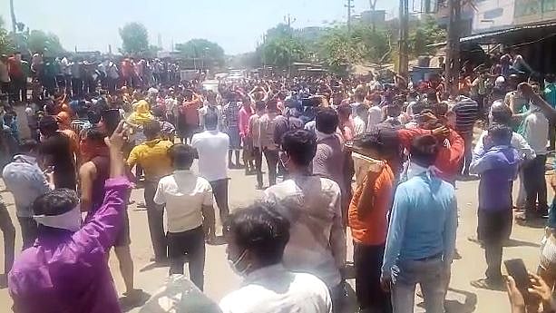 Lockdown: Restless Migrants Hurl Stones at Police, Cops Retaliate.