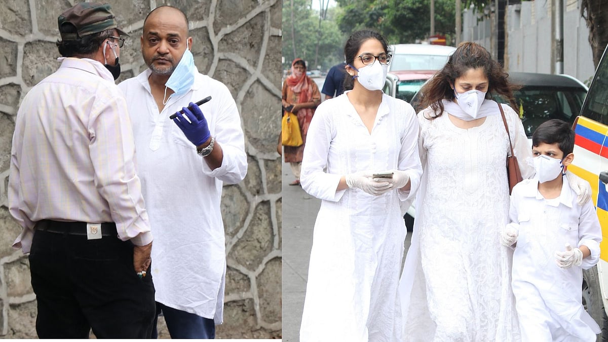 Wajid Khan’s family at the Versova Kabrastan performing his last rites.