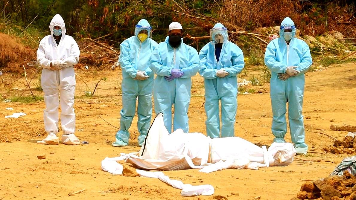 On an average 10-12 COVID-19 bodies are brought everyday to Delhi’s ITO graveyard.&nbsp;