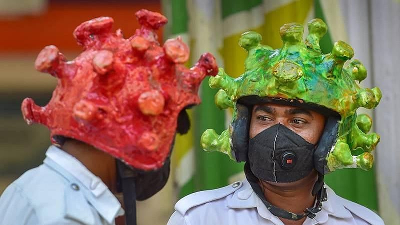 Two Bengaluru police during an anti-COVID19 campaign. 