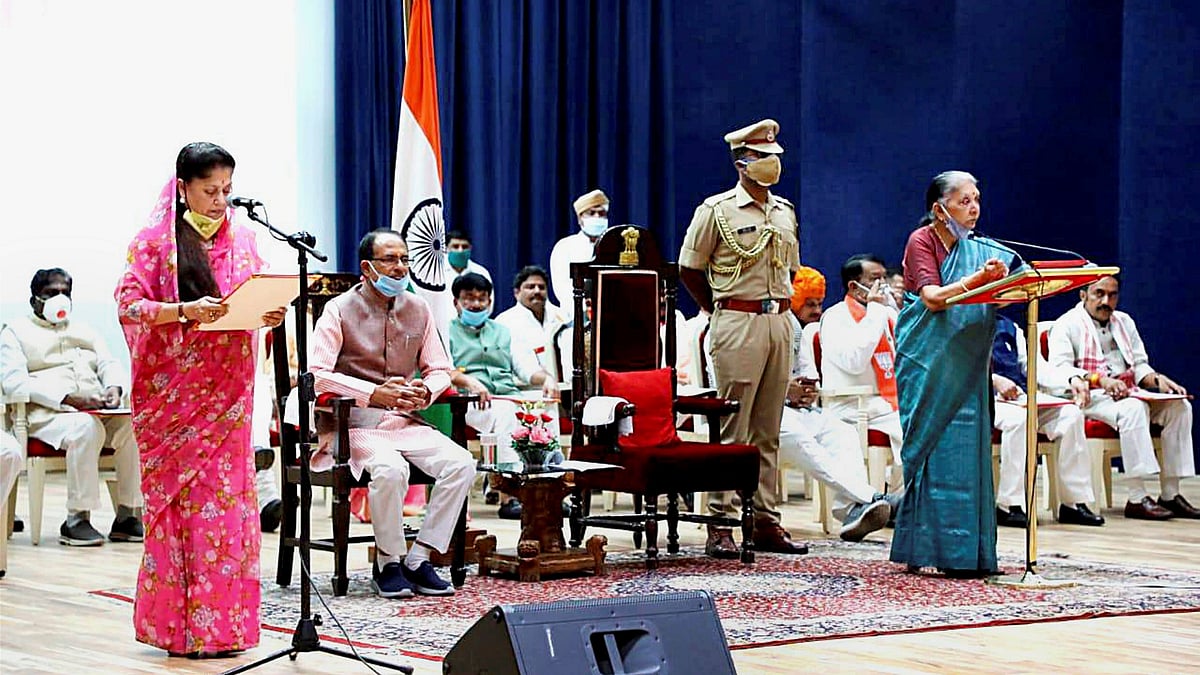 MP Governor Anandiben Patel administers oath to Yashodhara Raje Scindia as Cabinet minister on 2 July.