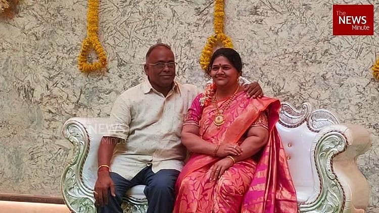 Srinivas Murthy with his wife’s statue.