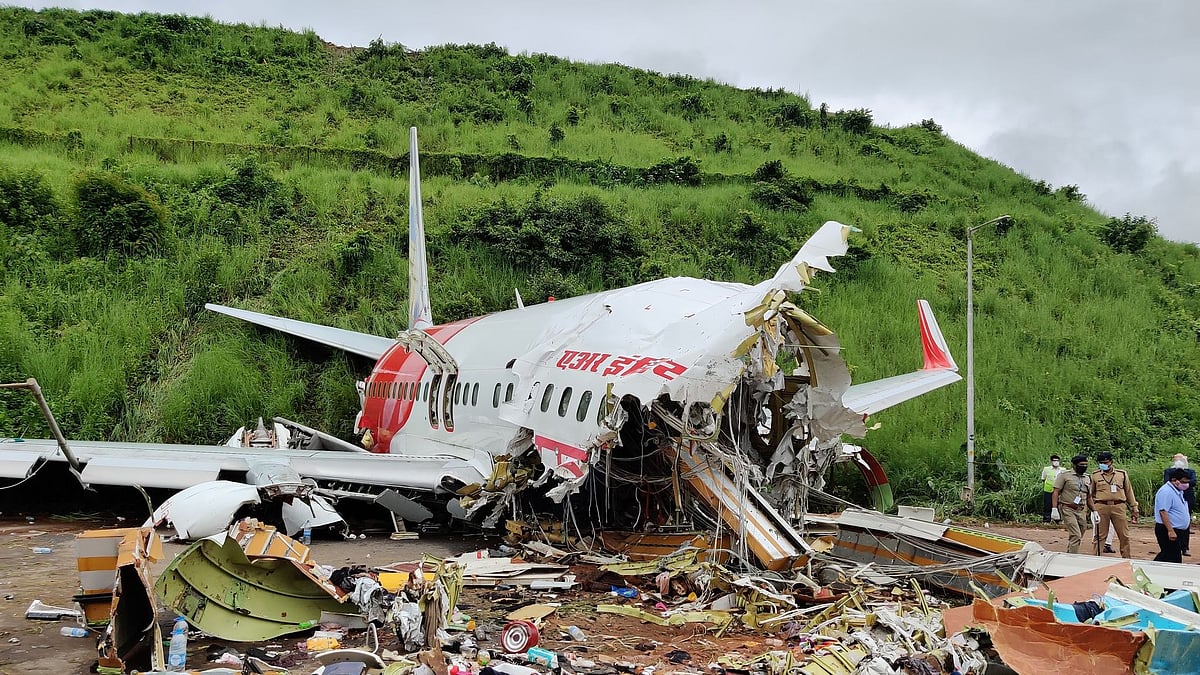 Air India flight (IX-1344) from Dubai carrying 190 passengers <a href="https://www.thequint.com/news/india/air-india-express-plane-skids-during-landing-at-karipur-airport-kozhikode-kerala">skidded off the runway </a>during landing at Karipur Airport in Kozhikode, Kerala on Friday. 18 people were killed in the incident.