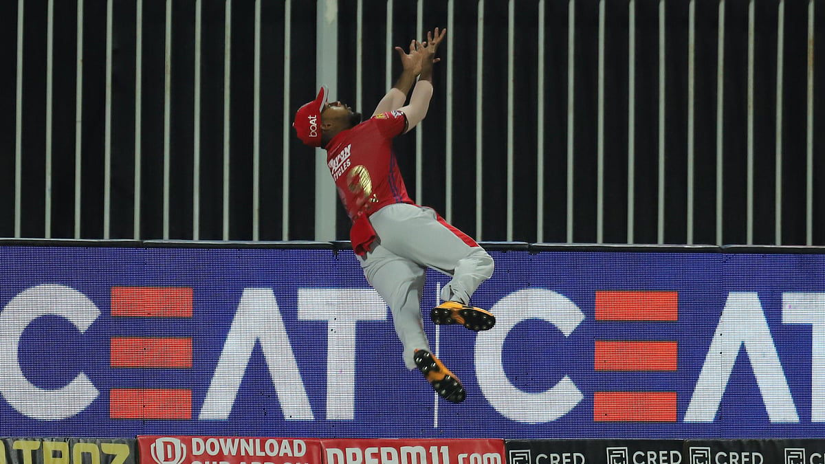 Kings XI Punjab’s Nicholas Pooran displayed an unbelievable piece of fielding during their Indian Premier League match against Rajasthan Royals.