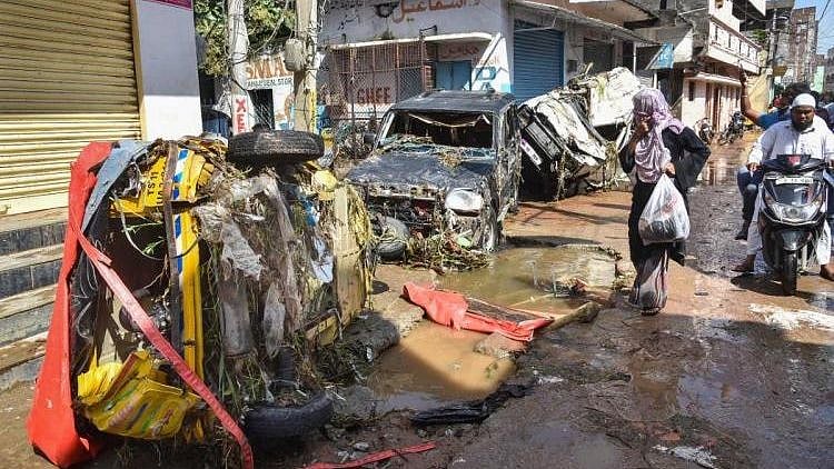 Vehicles damaged in Hafiz Baba nagar.
