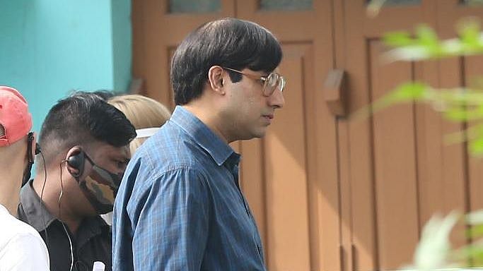 Abhishek Bachchan on the sets of Bob Biswas.