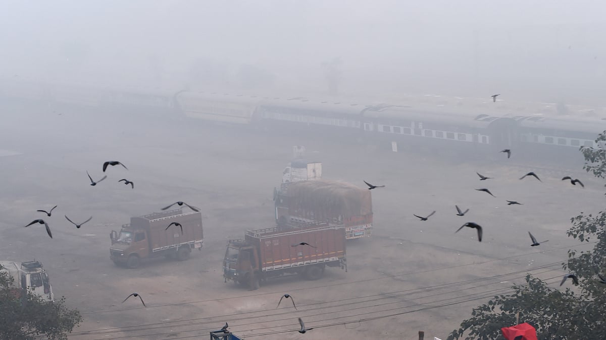 Low visibility due to smog in New Delhi on Tuesday, 10 November. 