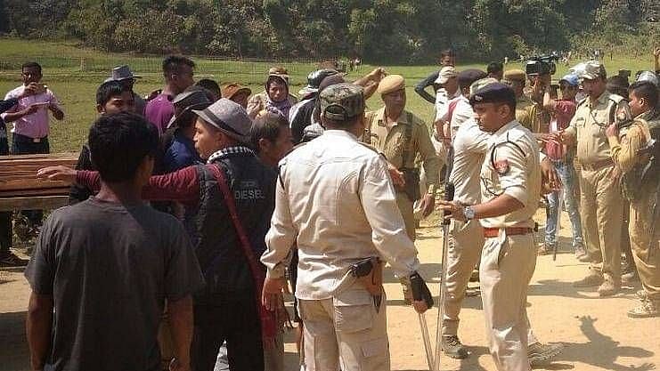 <a href="https://www.eastmojo.com/mizoram/2020/11/03/death-of-alleged-drug-peddler-along-assam-mizoram-border-raises-tensions"></a>A well-known drug peddler from Lailapur was caught by volunteers of Young Mizo Association (YMA) &nbsp;