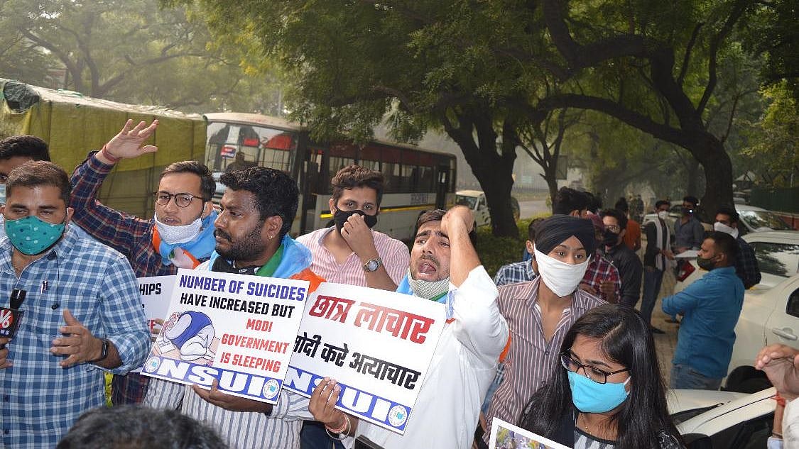 Students urged that a committee be set up to ensure accessibility to online education for all during the pandemic.