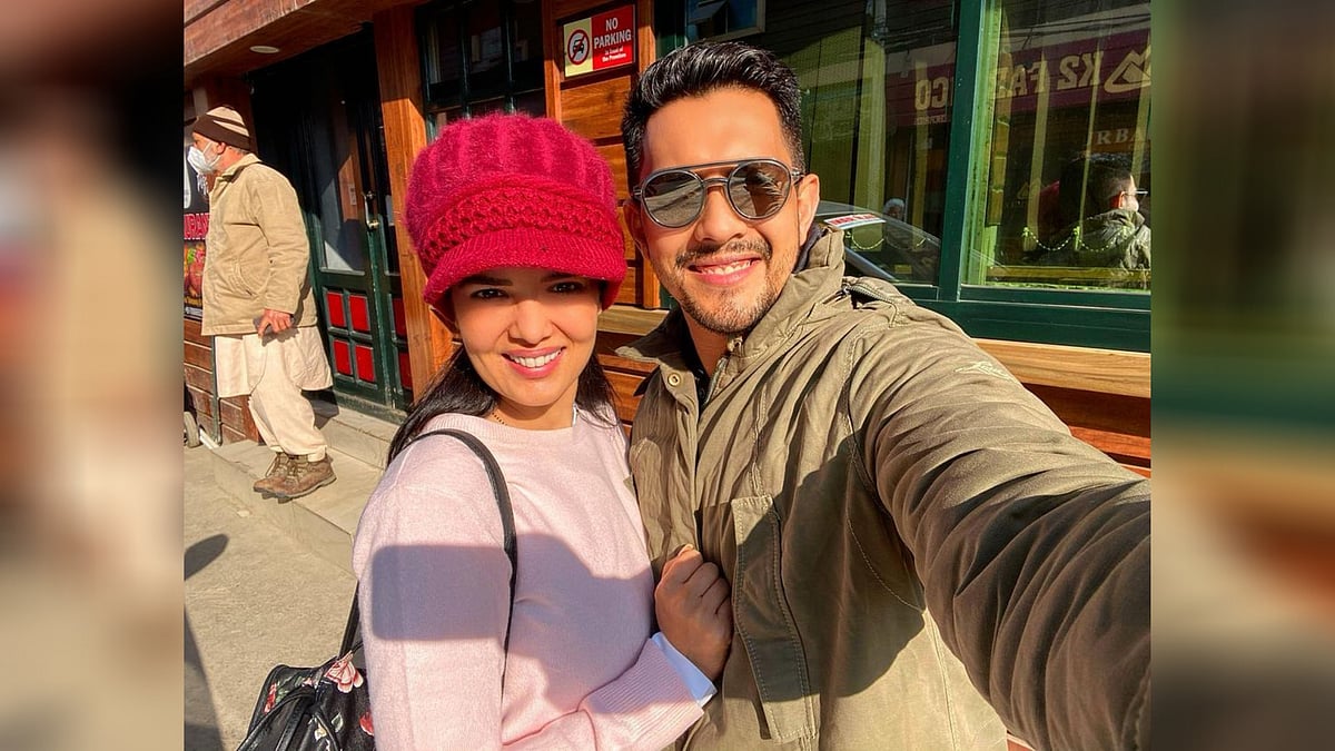 Shweta Agarwal and Aditya Narayan on their honeymoon in Srinagar.