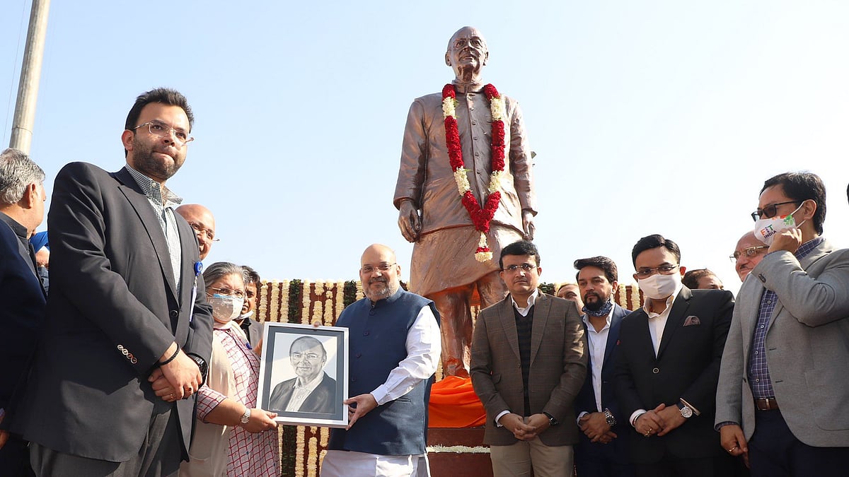 Arun Jaitley’s statue being unveiled at the Arun Jaitley Stadium. 