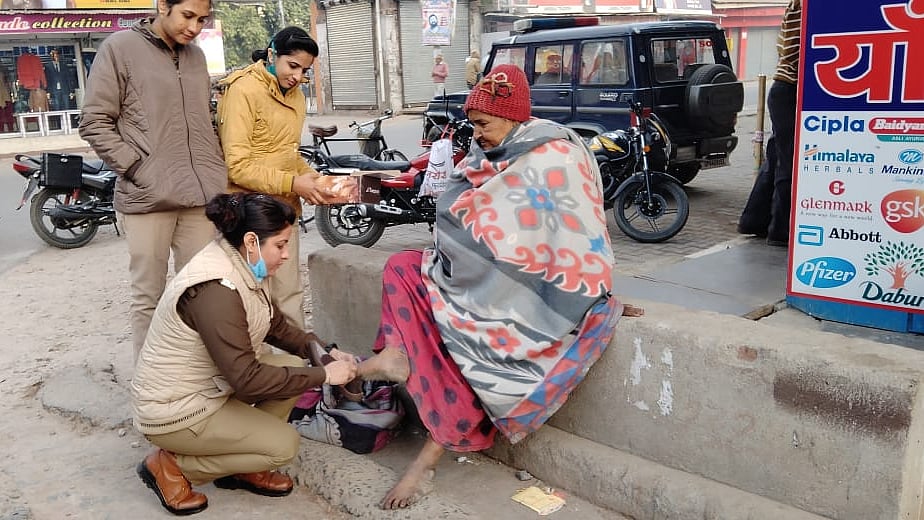 Twitter Applauds as UP Cop Buys Shoes for Barefoot Woman
