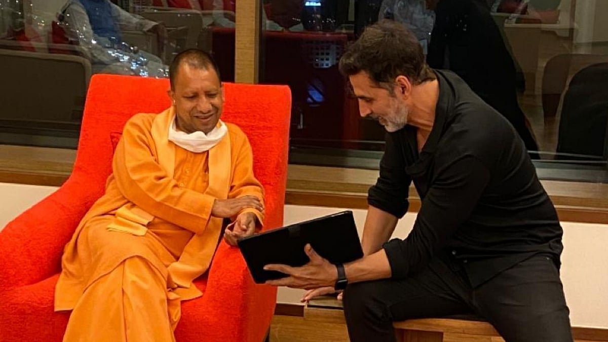 Akshay Kumar (R) with Uttar Pradesh chief minister Yogi Adityanath in Mumbai.