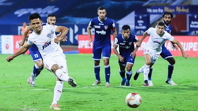 Sunil Chhetri scores the winner against Chennaiyin FC