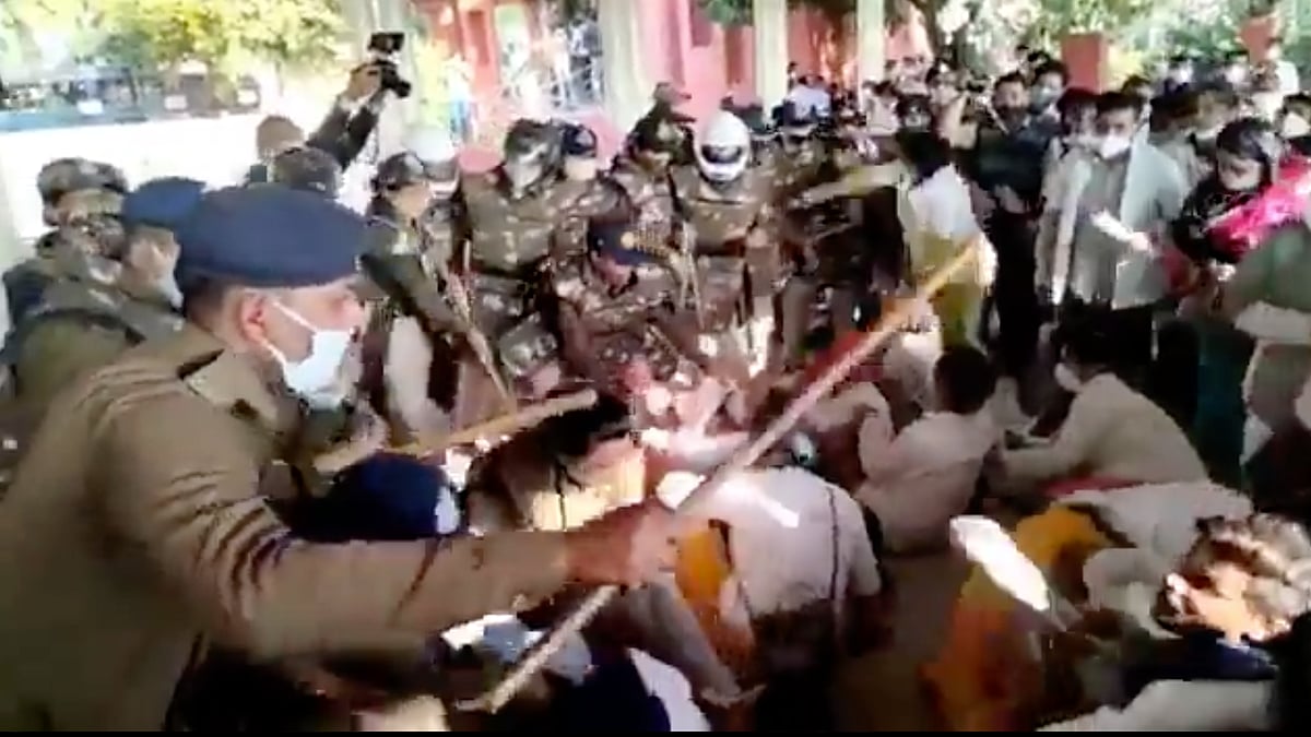 Bhopal Healthcare Workers Lathi Charged For Protesting Job Loss