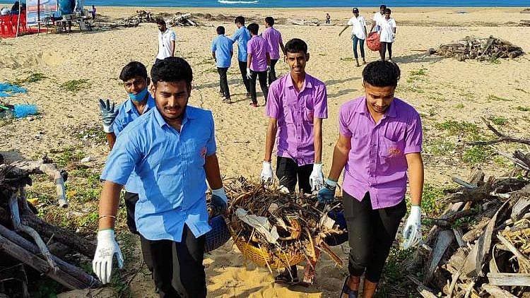 A group of people have been turning up at Mangaluru’s Bengre beach everyday since mid-October to pick up trash.