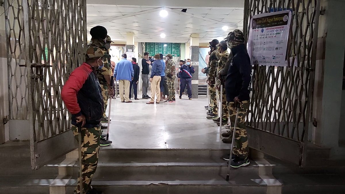 Ten infants died, seven were rescued as a fire broke out in a neo natal ward of Bhandara District General Hospital in Maharashtra.