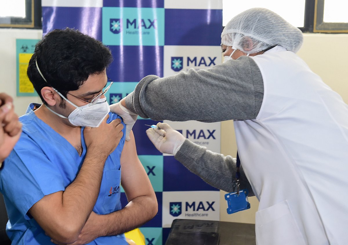A nurse administers the COVID-19 vaccine to a frontline worker. Image used for representational purposes. 