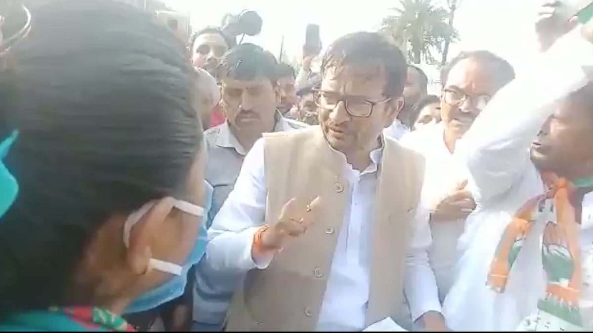 Madhya Pradesh Congress MLA, Harsh Gehlot, seen allegedly threatening a woman officer.