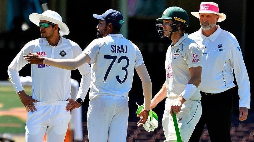 Mohammed Siraj telling Australia captain Tim Paine about the racial abuse from the stands.&nbsp;