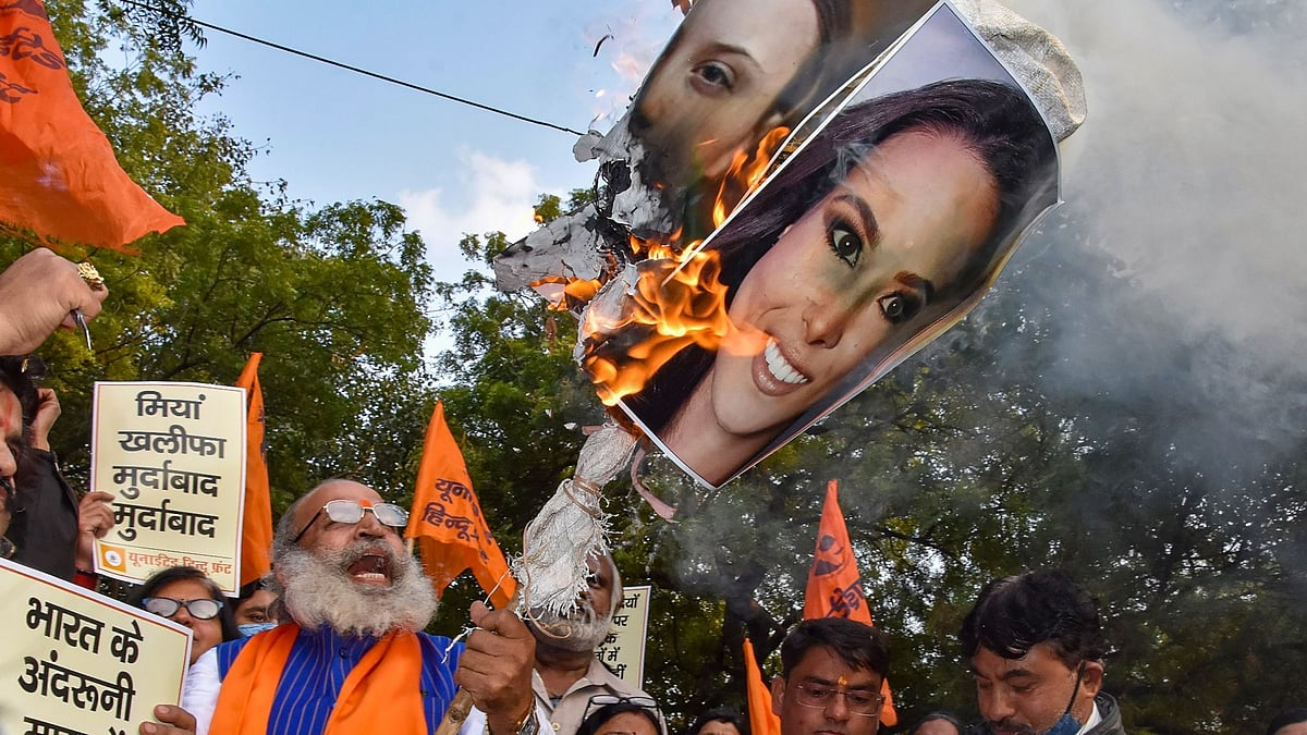 United Hindu Front supporters burn posters of international activists and celebrities, who supported the ongoing farmers protest against the new farm laws, at Jantar Mantar in New Delhi, Thursday, 4 February 2021.&nbsp;