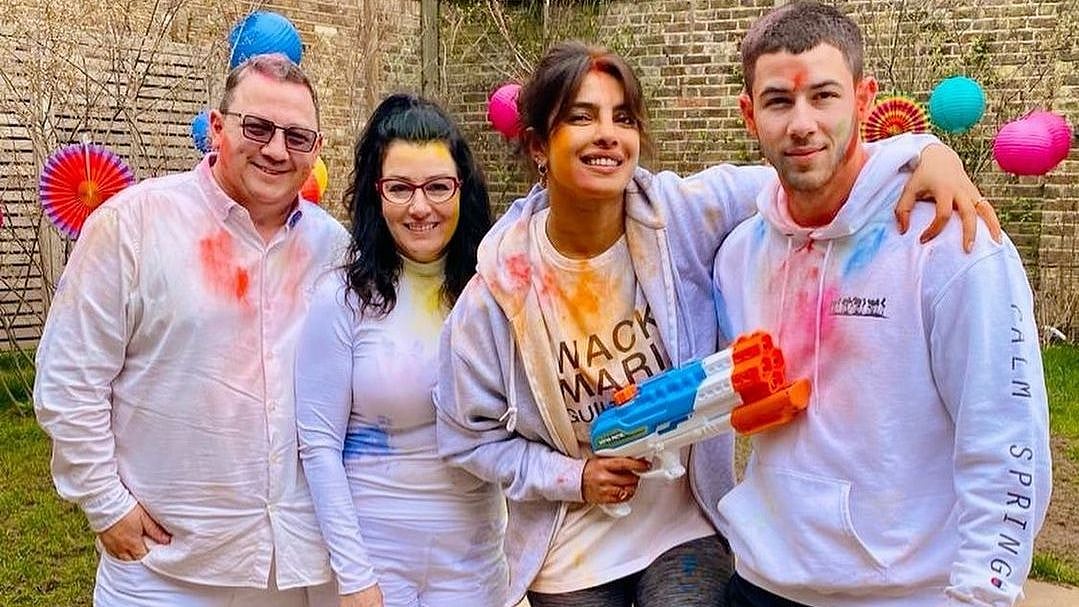 <div class="paragraphs"><p>Priyanka Chopra celebrates Holi in London.</p></div>