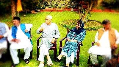 Srinagar: People’s Democratic Party (PDP) leader Mehbooba Mufti and National Conference President Farooq Abdullah 