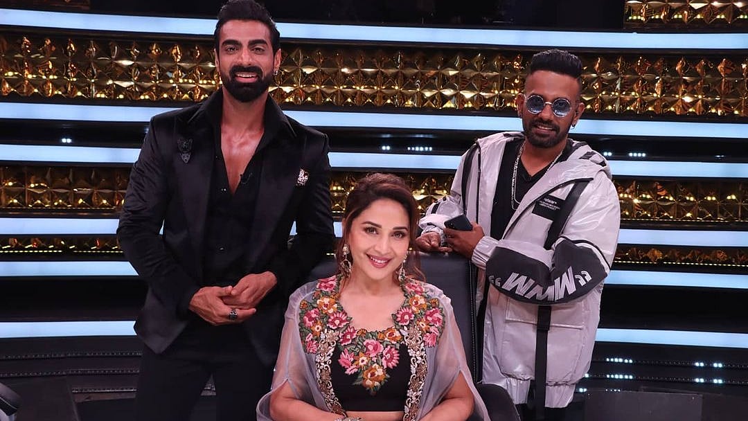 <div class="paragraphs"><p>Madhuri Dixit, Tushar Kalia and Dharmesh Yelande on Dance Deewane 3 sets.</p></div>