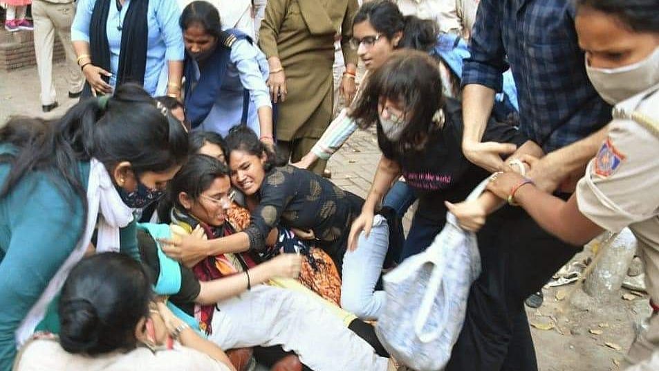 Akhil Bharatiya Vidyarthi Parishad (ABVP) activists on Monday, 8 March, disrupted a Women’s Day programme organised by the Bhagat Singh Chhatra Ekta Manch (BSCEM).