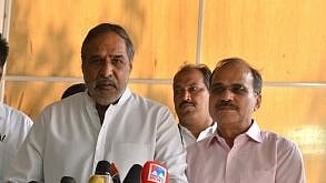 <p>Congress leader Anand Sharma with West Bengal Congress.</p>