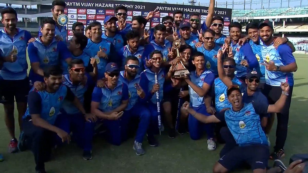 Mumbai celebrate winning the Vijay Hazare Trophy against UP 