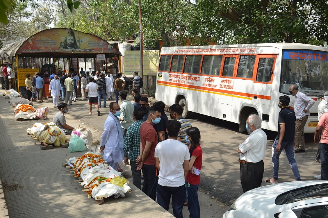 Families of the deceased have line up outside crematoriums as they await their turn in Uttar Pradesh’s Ghaziabad.