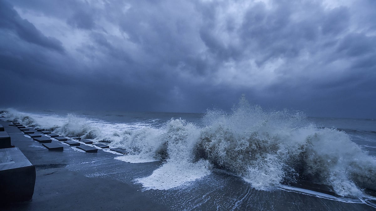  Cyclone Yaas Tracking Updates LIVE: Rough sea in the Bay of Bengal ahead of Cyclone Yaas landfall, at Digha in East Midnapore district, on Tuesday, 25 May.