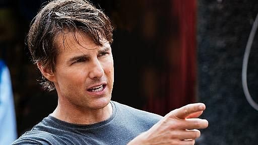 <div class="paragraphs"><p>Tom Cruise returns his Golden Globe trophies.&nbsp;</p></div>