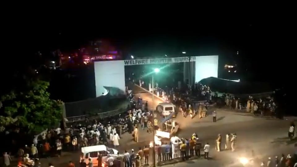 A fire broke out at Gujarat’s Bharuch Welfare Hospital at 1 am on Saturday, 1 May, claiming the lives of at least 18 COVID patients.