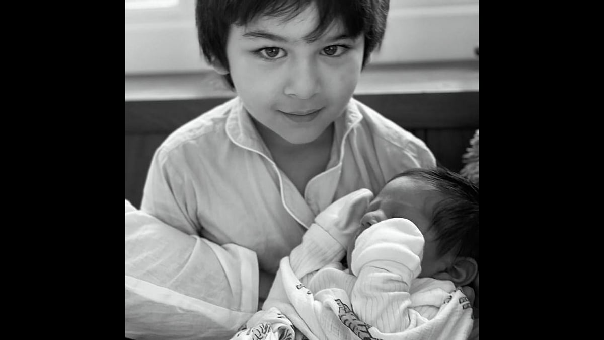 <div class="paragraphs"><p>They Give Me Hope: Kareena on Taimur, Newborn In Mother's Day Post</p></div>