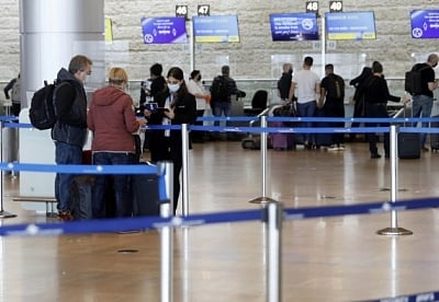 <div class="paragraphs"><p>Australian government imposed a strict ban on its citizens from returning home, if they have spent time in India up to 14 days before flying back.</p></div>