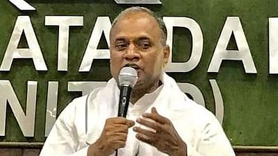 <div class="paragraphs"><p>Former Union Minister RCP Singh on Saturday, 6 August, quit Bihar Chief Minister Nitish Kumar's Janata Dal (United), hours after reports surfaced that the party has sought an explanation from him over <a href="https://www.thequint.com/news/hot-news/jdu-sends-notice-over-property-to-rcp-singh">allegations</a> of corruption levelled by some unidentified workers.</p></div>