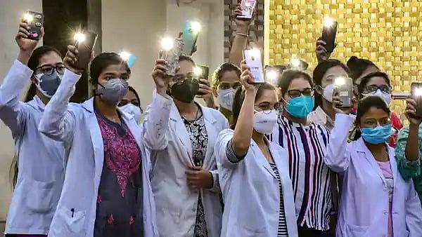 <div class="paragraphs"><p>The Madhya Pradesh High Court on Thursday, directed the junior doctors to resume their duties within 24 hours.</p></div>