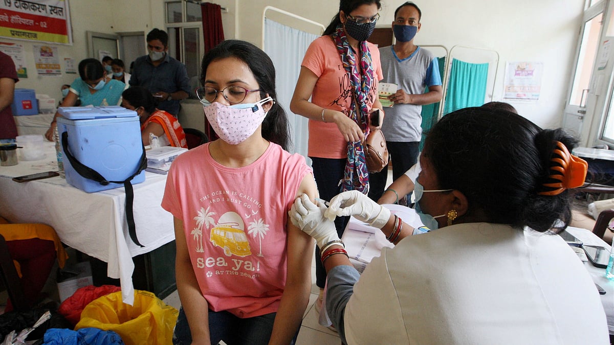<div class="paragraphs"><p>A health worker administers a dose of a COVID-19 vaccine to a woman. Image used for representational purposes.</p></div>